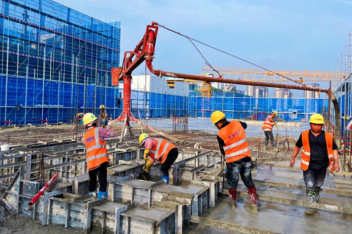 国庆不停工！近千名建设者坚守岗位抢抓工期